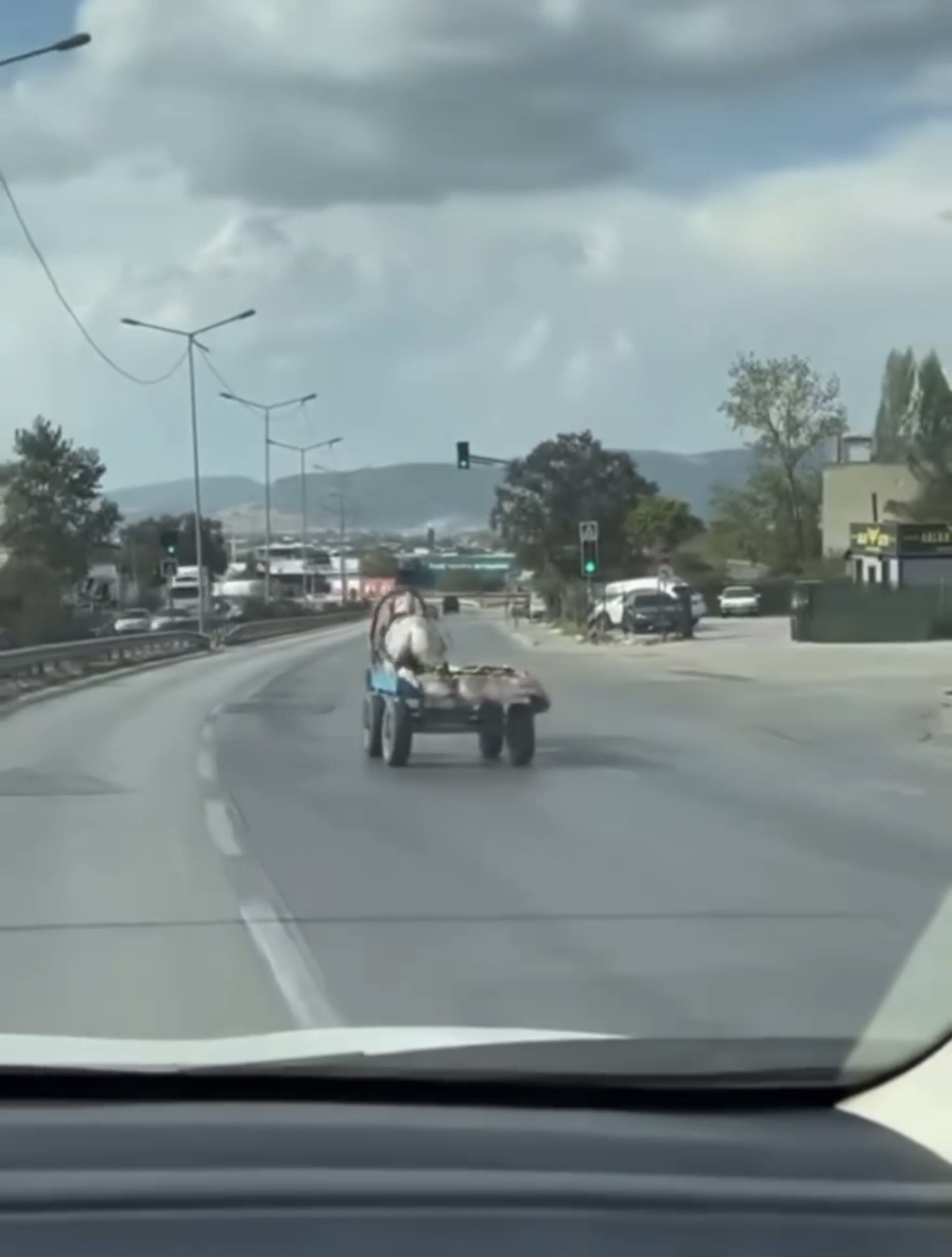 Başıboş At Arabasının Tehlikeli Anları Kamerada