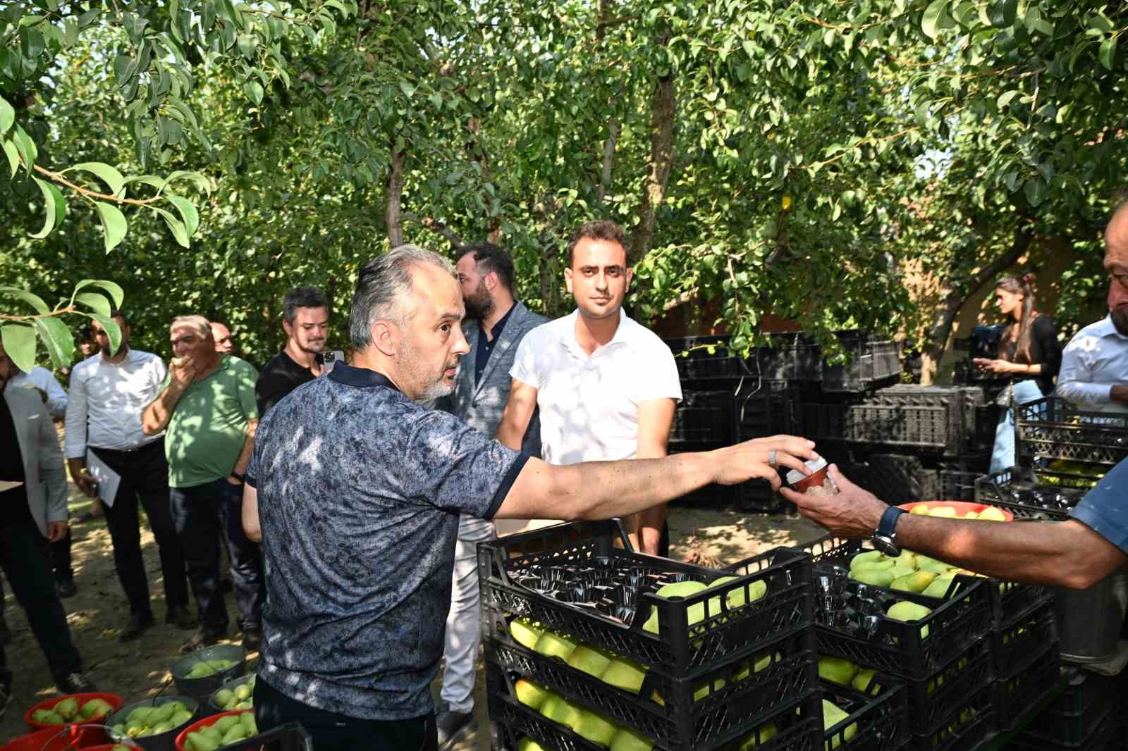 Başkan Aktaş'tan Çiftçiye Tarlada Ziyaret