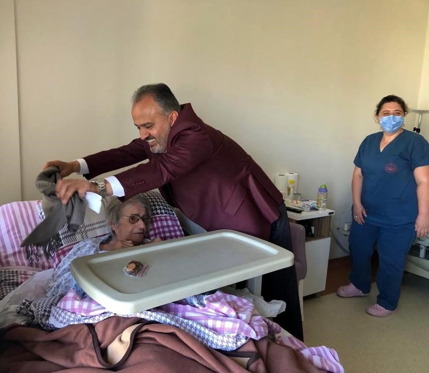 Başkan Aktaştan Sayide Teyzeye Sürpriz Ziyaret
