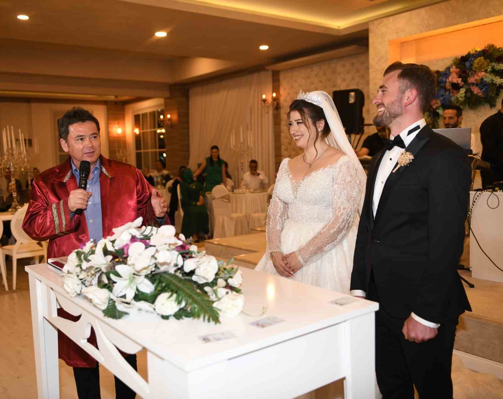 Başkan Aydın İlk Nikahını Kıydı