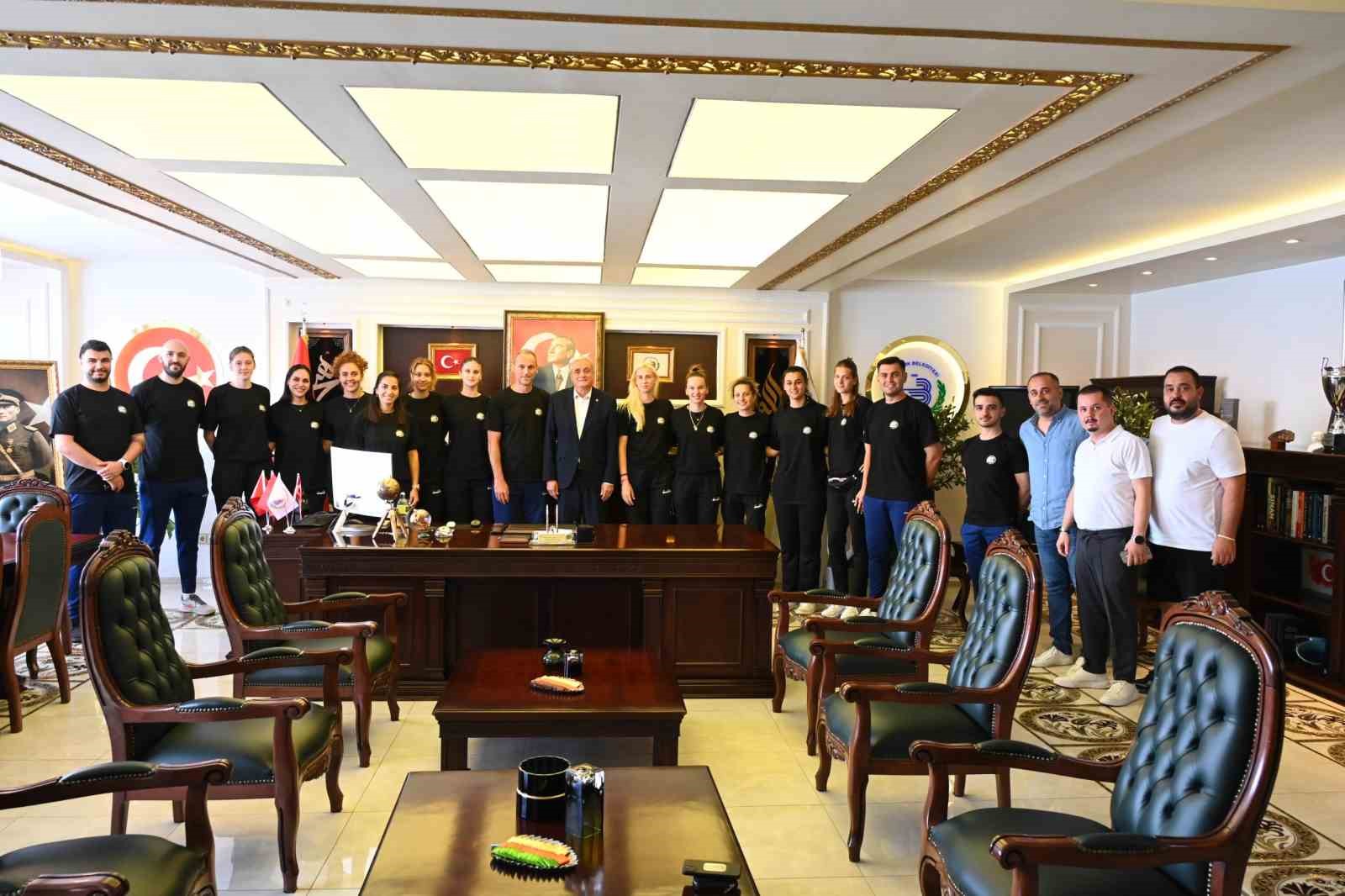 Başkan Bakkalcıoğluna Bizim Kızlardan Ziyaret