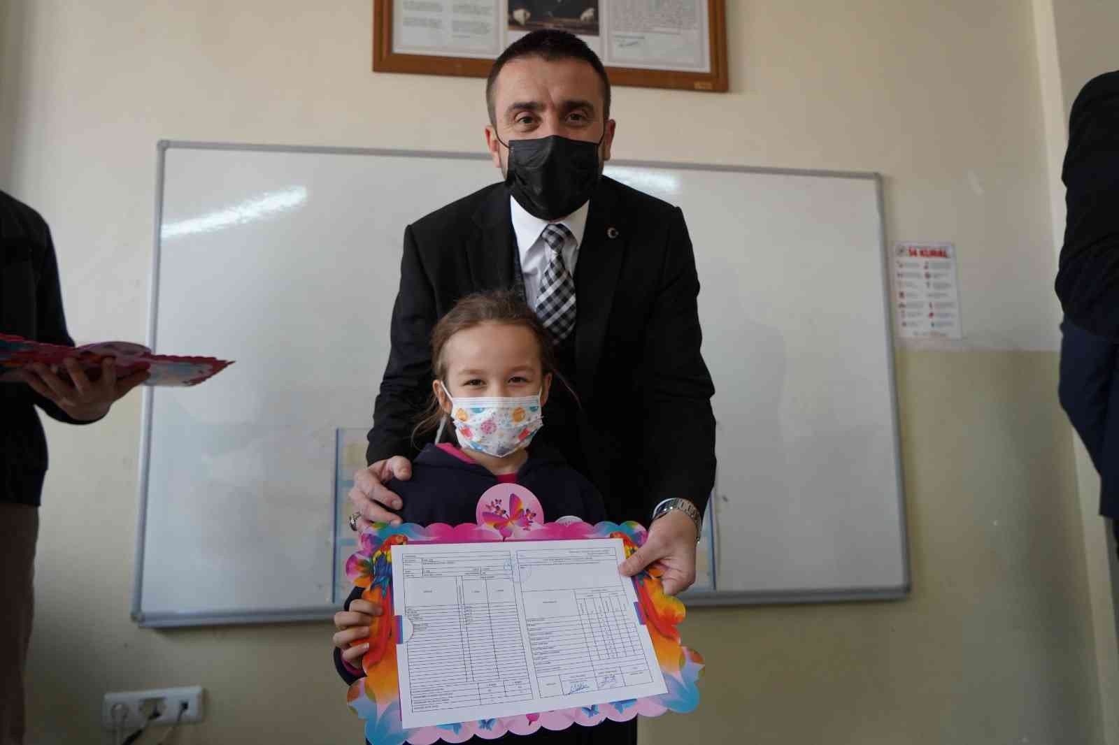 Başkan Tanır Öğrencilerin Karne Heyecanına Ortak Oldu