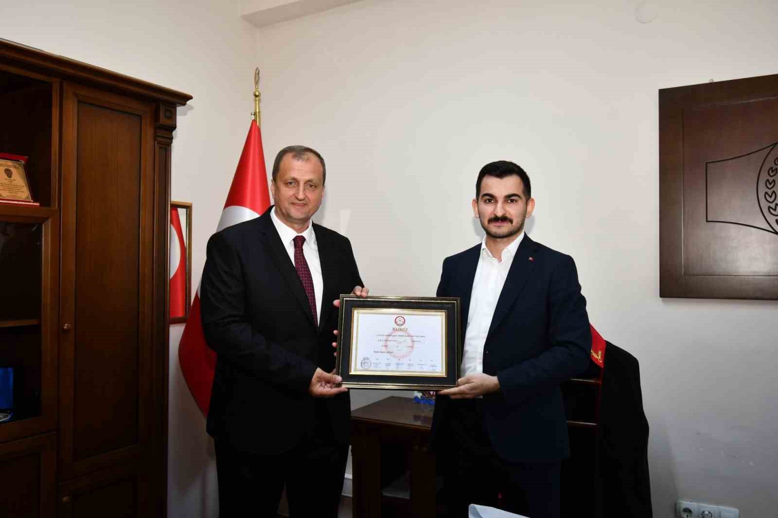 Başkan Usta Ve Meclis Üyeleri Mazbatalarını Aldı