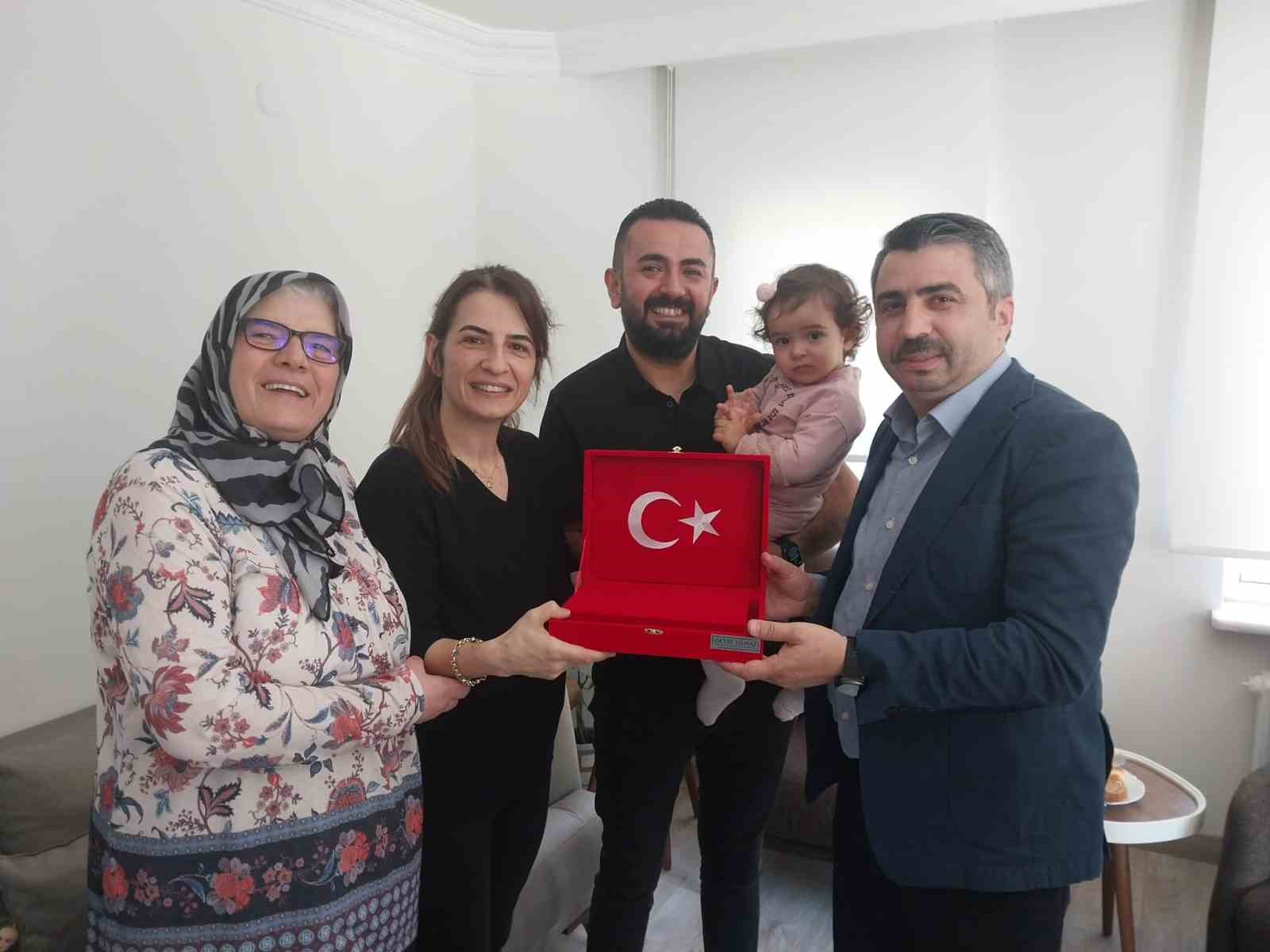 Başkan Yılmazdan Şehit Ailesine Ziyaret