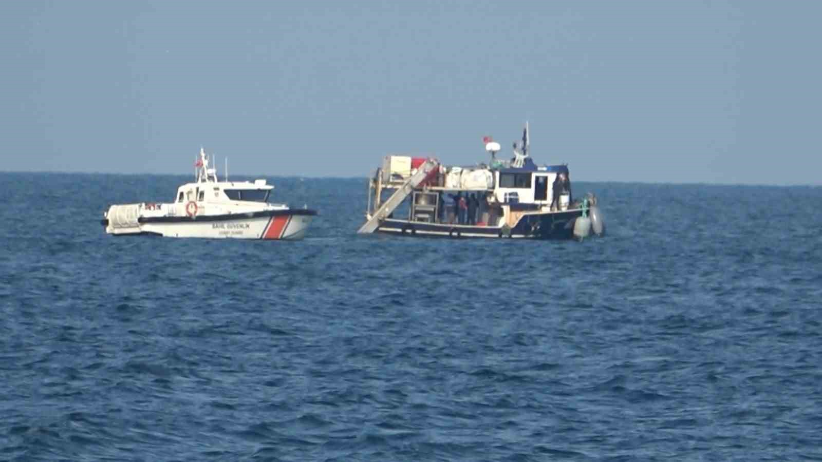 Batan Geminin Kayıp 4 Mürettebatının Arandığı Bölgede Deniz Yüzeyinde Ceset Bulundu