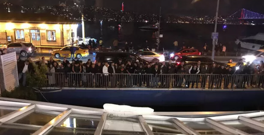 Bebek'te facia: Restoranın olduğu iskele çöktü, denize düştüler!
