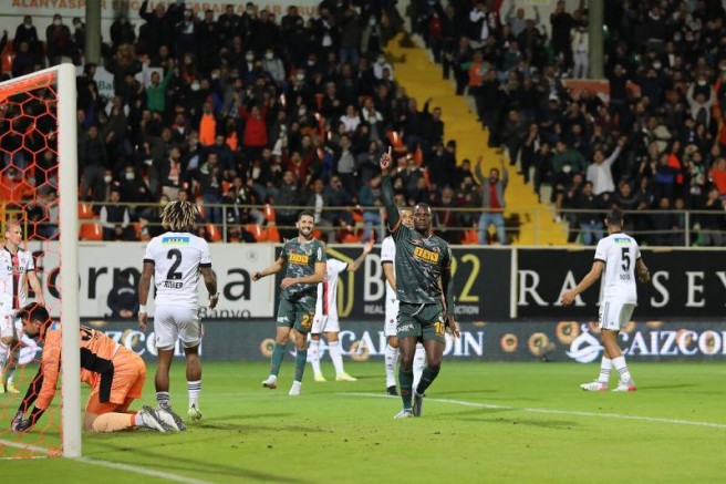 Beşiktaş Alanya'da ağır yaralı!