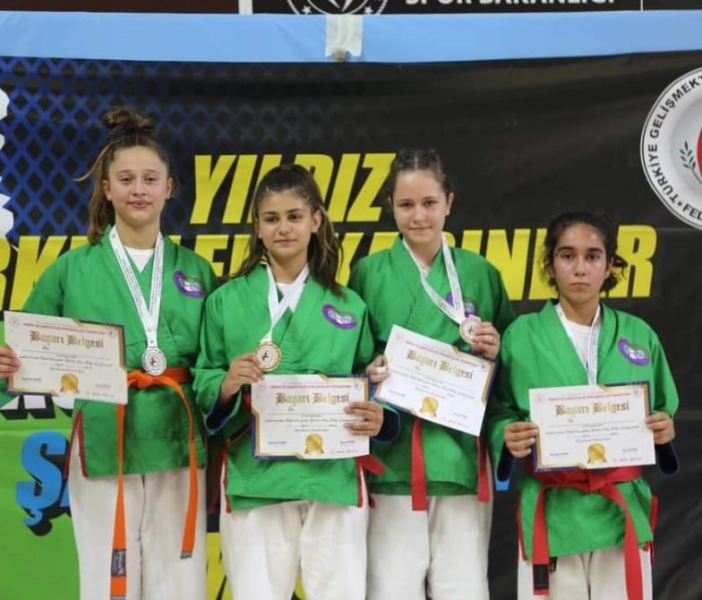 Bilecikli Sporcular Madalyalarla Döndü
