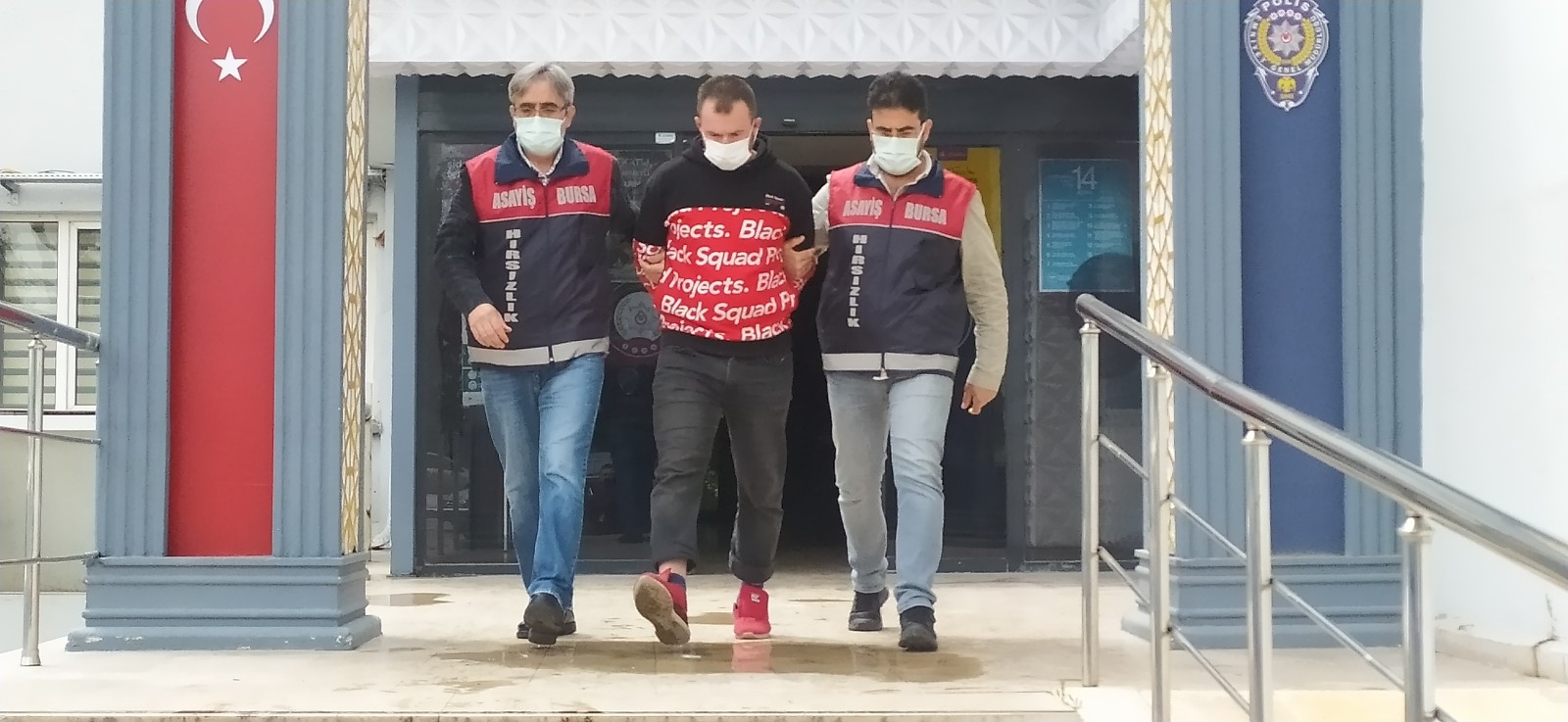 Bir Hafta Önce Cezaevinden Çıktı, Sabah Dükkân, Akşam Banka Soydu