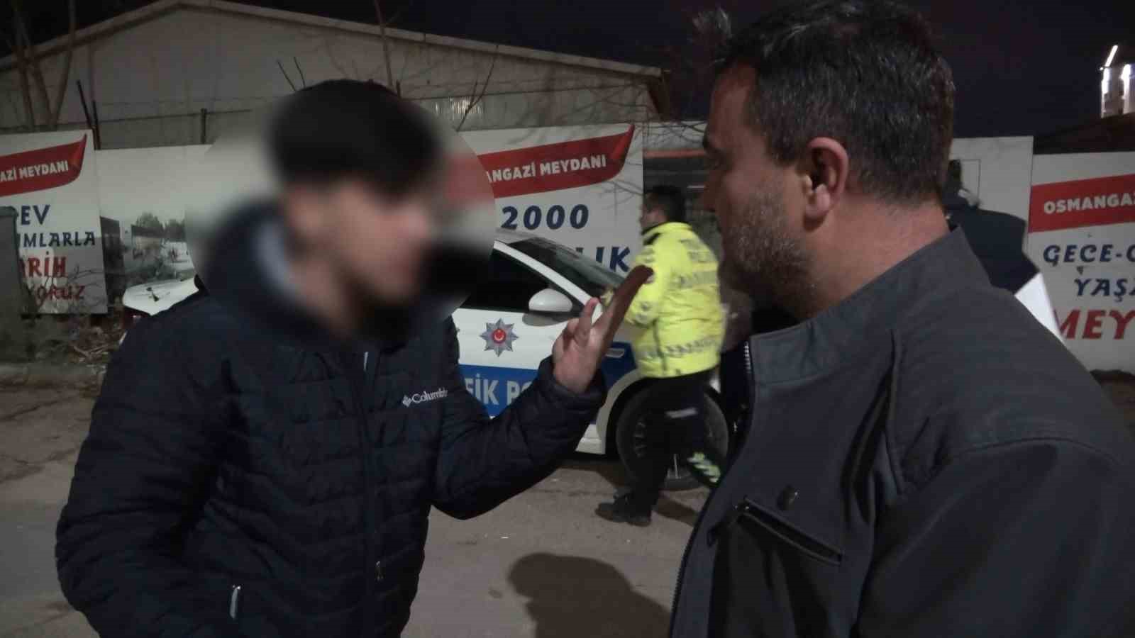 Biri 16 Yaşında Direksiyona Geçti, Diğeri Alkollü Halde Polisle Pazarlık Yapmaya Çalıştı