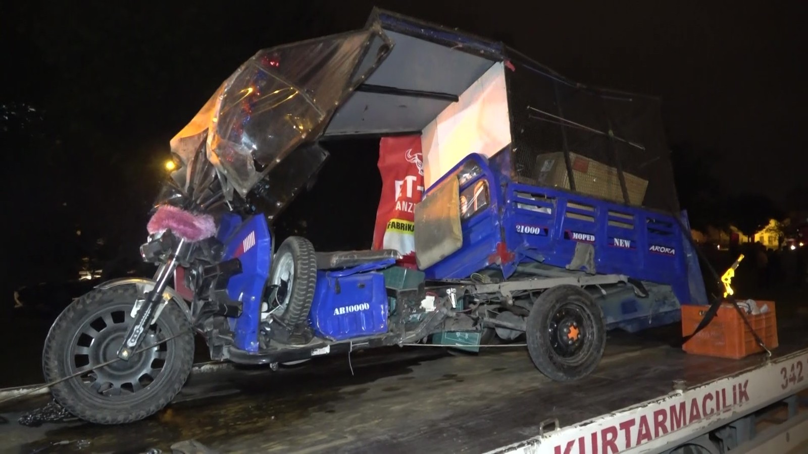 Boş Yolda Kırmızı Işık İhlali Yapan Motosikletli Kazaya Neden Oldu: 1İ Ağır 3 Yaralı