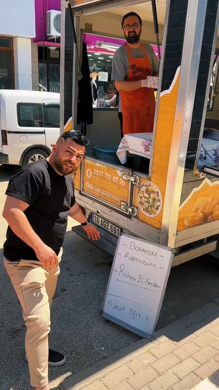 Boşandığı İçin Lokma Döktürdü