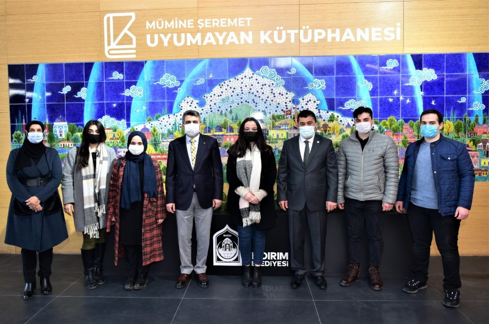 BTÜ'den Uyumayan Kütüphaneye Tam Not