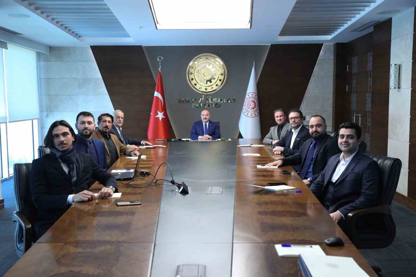 İnegöl'ün elektrikli otomobili Amperino yeni tasarımı ile dikkat çekti