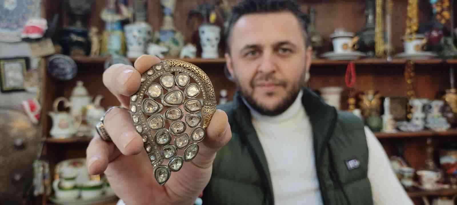 Bu Sevgililer Gününde Antik Takılar Moda