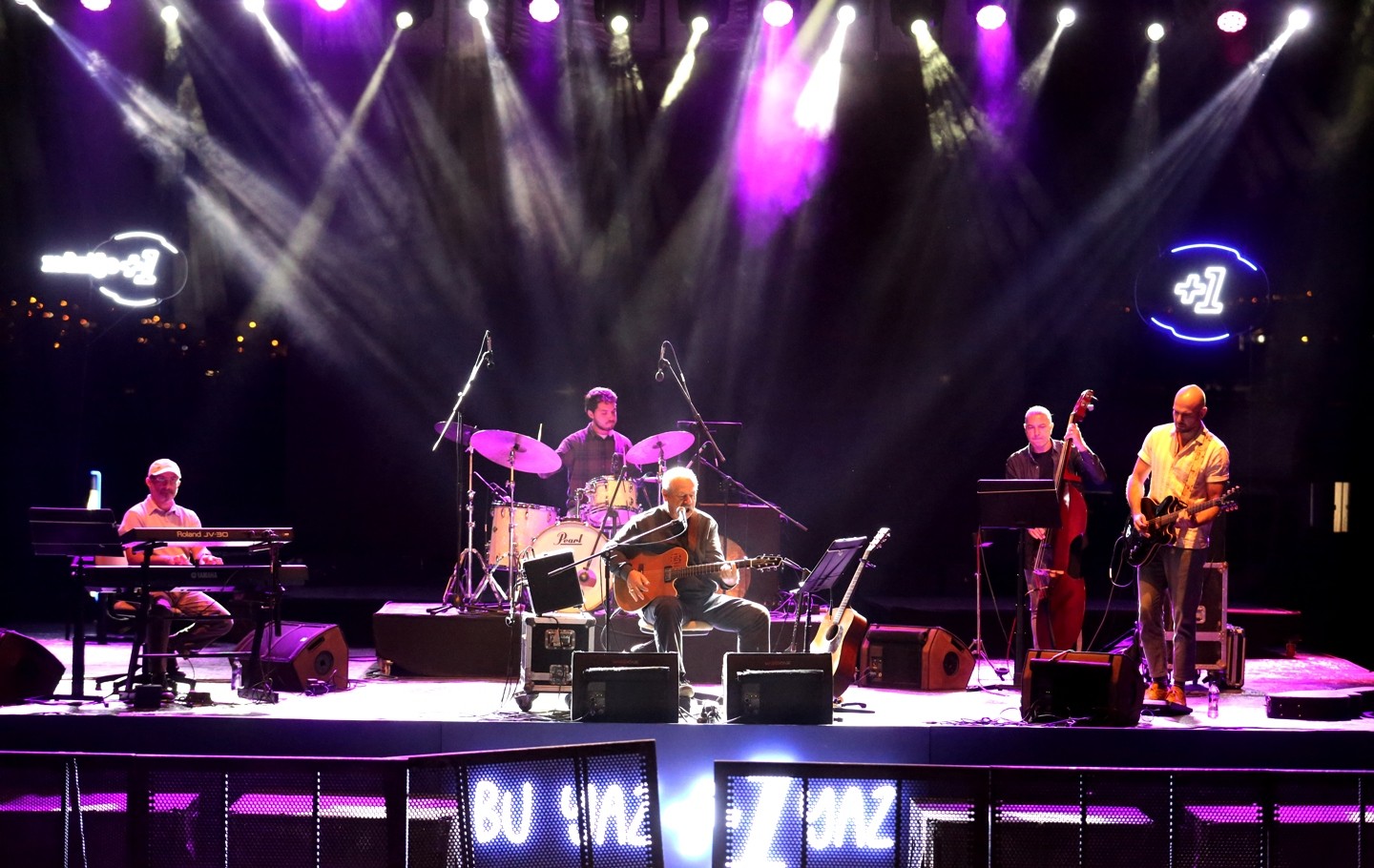Bülent Ortaçgil, Güz Konserlerinde Nostalji Yaşattı