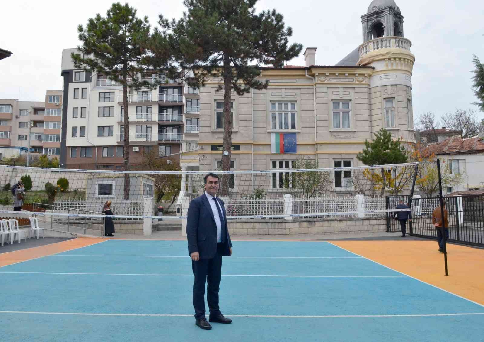 Bulgaristandaki Osmanlı Mektebine Osmangazi Hizmeti