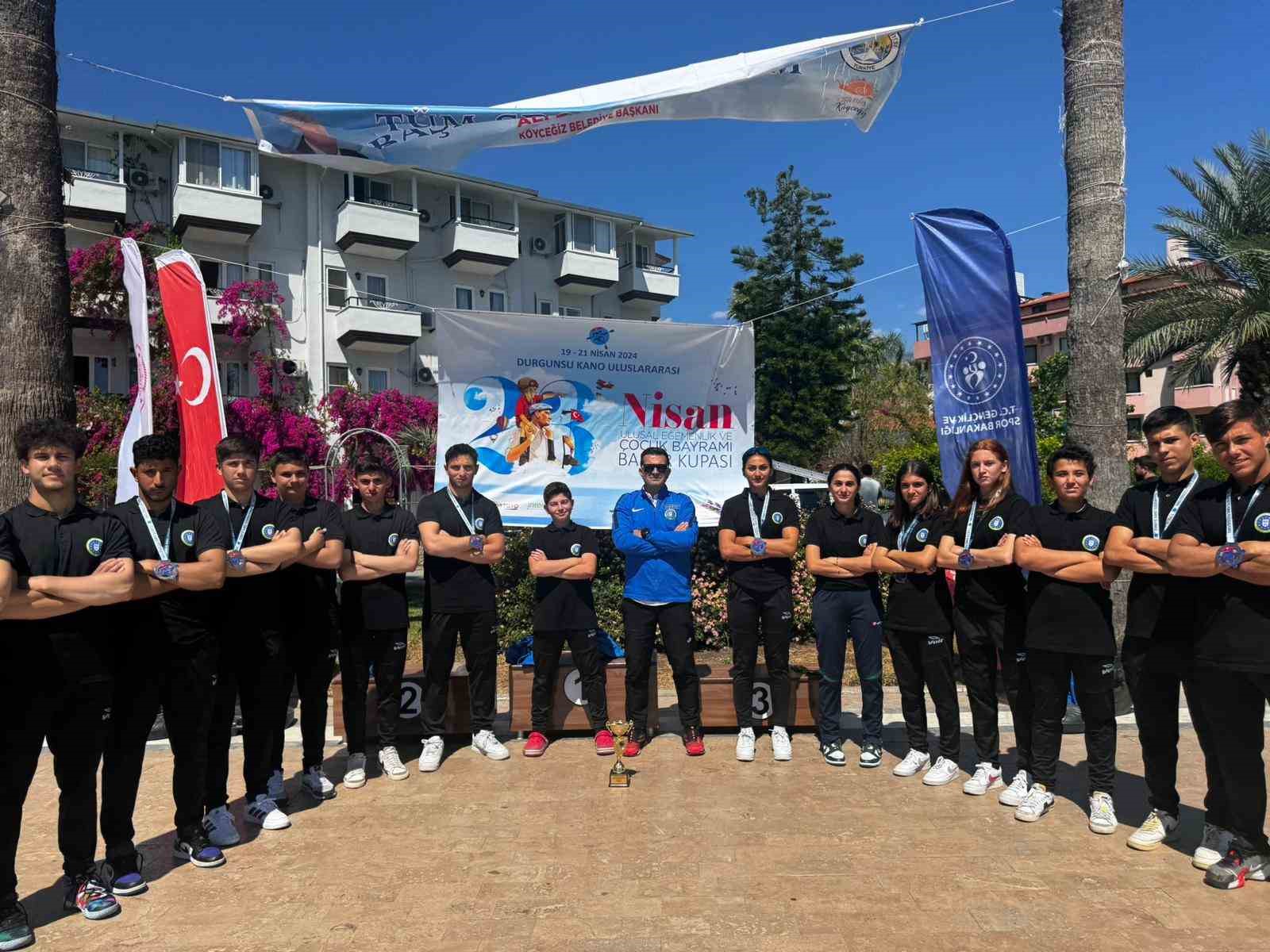 Bursa Büyükşehir Belediyesporlu Kanocular Muğlada 12 Madalya 1 Kupa Kazandı