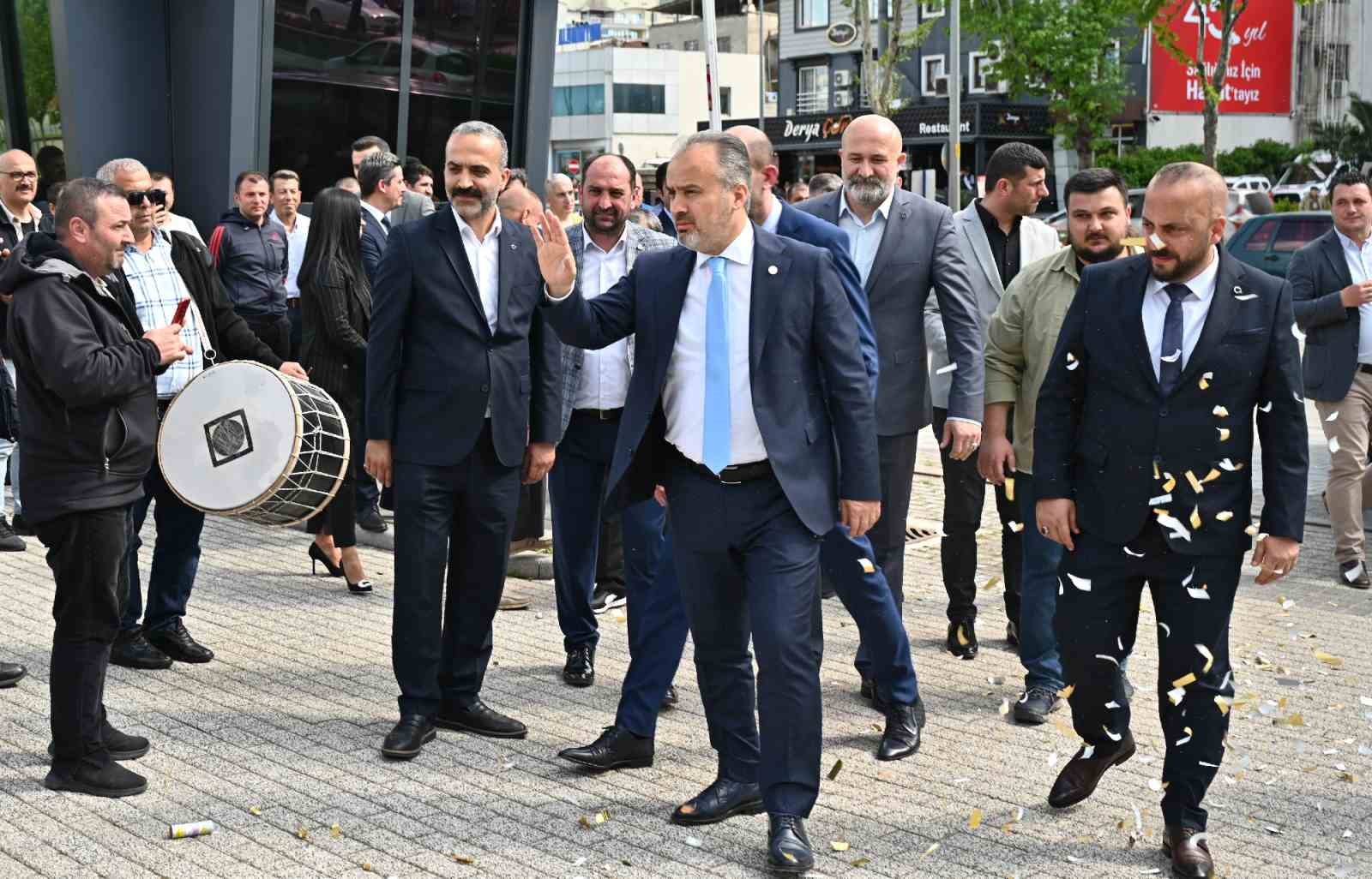Bursa Büyükşehir işçisi bayram yaptı!