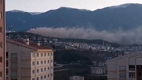 Bursa Çimentodan Gri Dumanlar Yükseliyor, Şehrin Hava Kalitesi Düşüyor