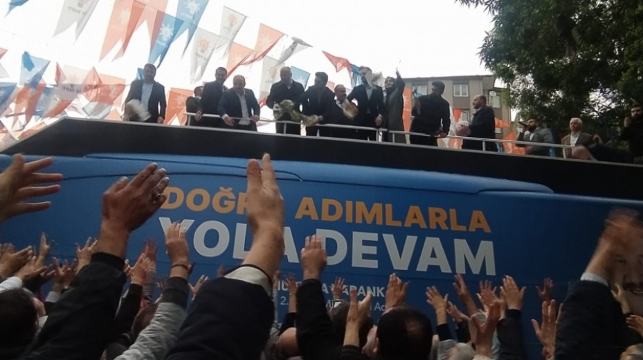 AK Parti Teşkilatı Bursa'da Eğitim Caddesi'nde seçim ofisi açtı