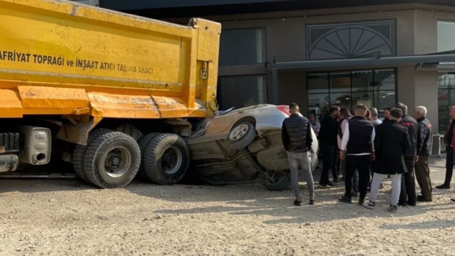 Bursa'da Freni Boşalan Hafriyat Kamyonu Dehşet Saçtı!