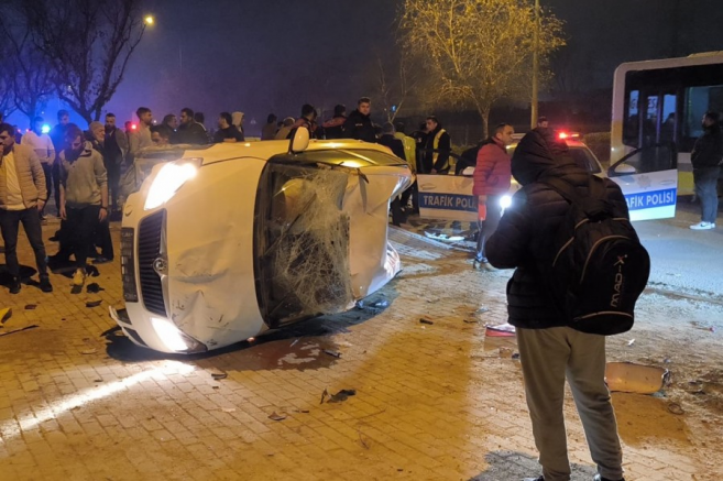 Bursa'da kaza: 2'si polis 4 kişi yaralandı!