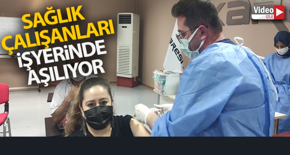 Bursa'da Üretim Durmuyor, Sağlık Görevlileri Çalışanları İşyerinde Aşılıyor
