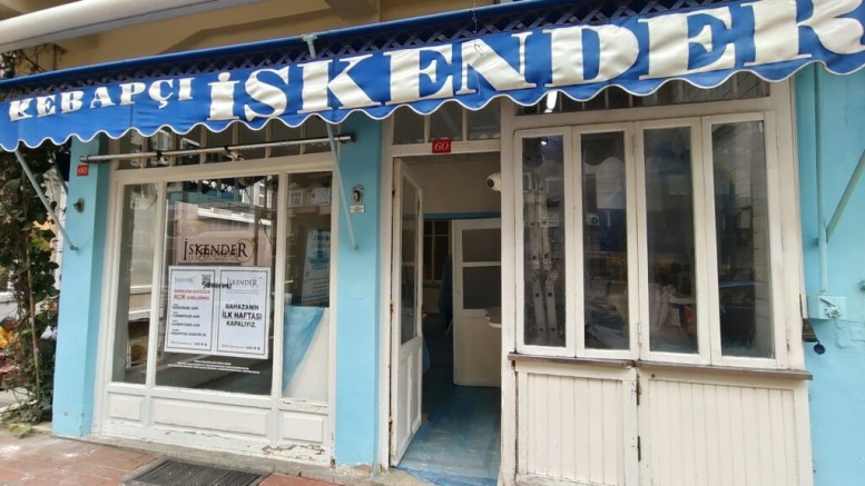 Bursa'da yemek yerleri kapalı: İftar saatini beklemeyenler isyanda