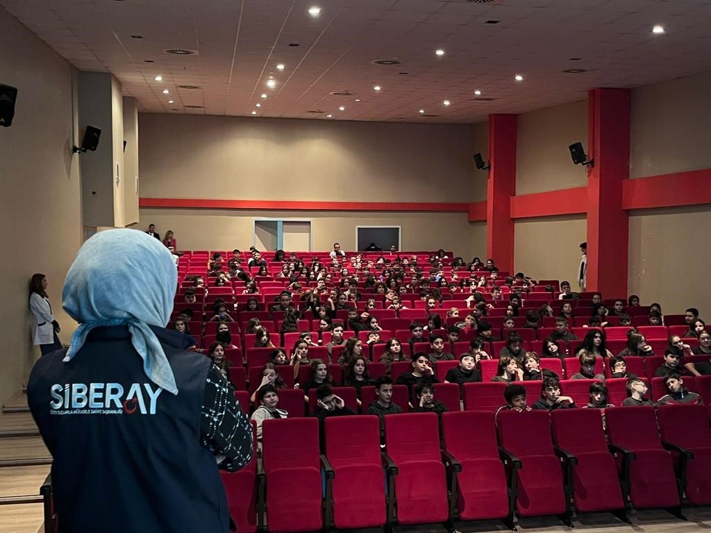 Bursa Emniyetinden Öğrencilere Siber Güvenlik Eğitimi