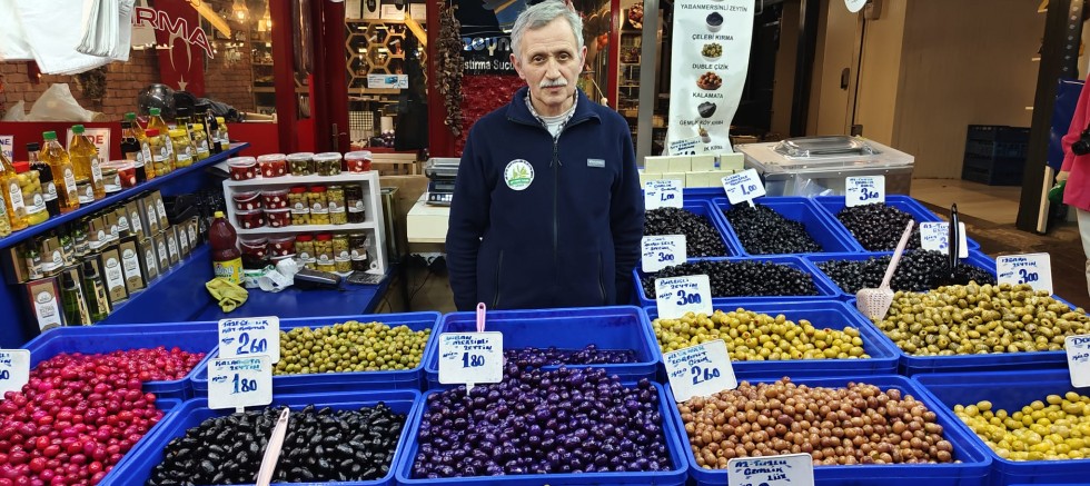 Bursa Kapalı Çarşıda Hurma ve Zeytin Fiyatları Vatandaşları Endişelendiriyor