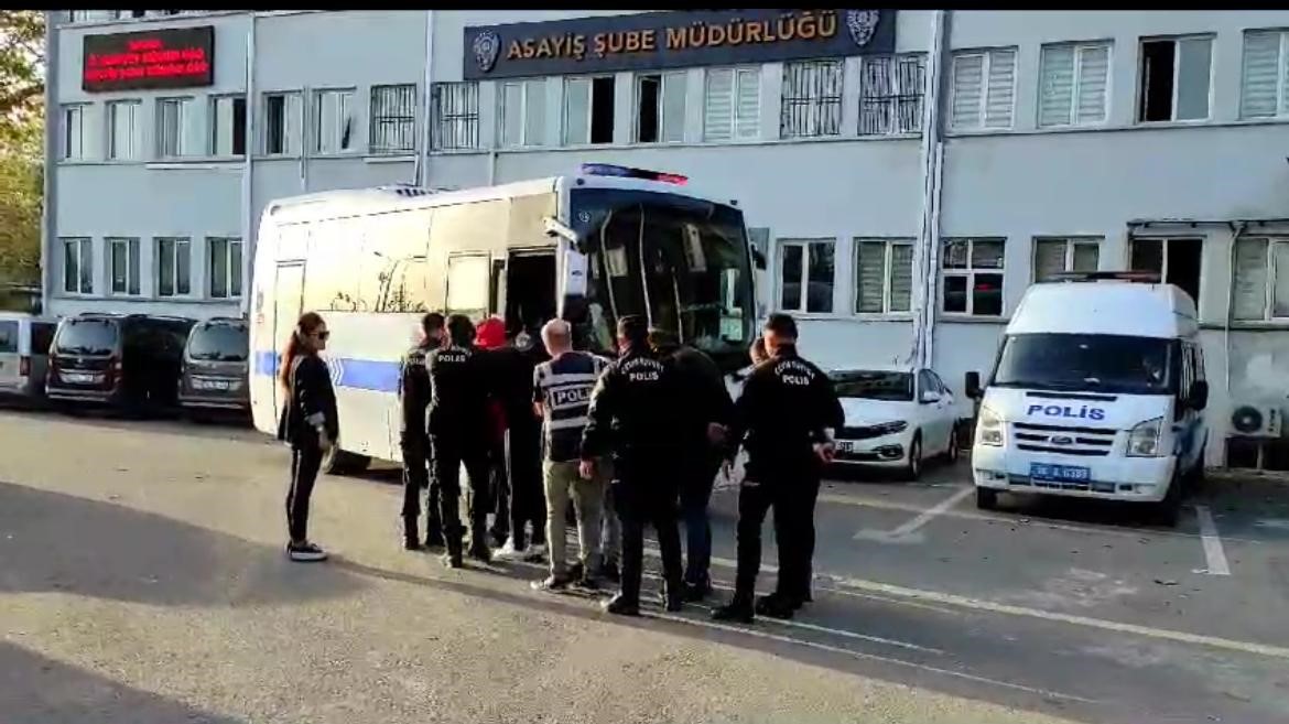 Bursa Merkezli Operasyonda Fuhuş Çetesi Çökertildi : 2Si Kadın 13 Kişi Gözaltına Alındı