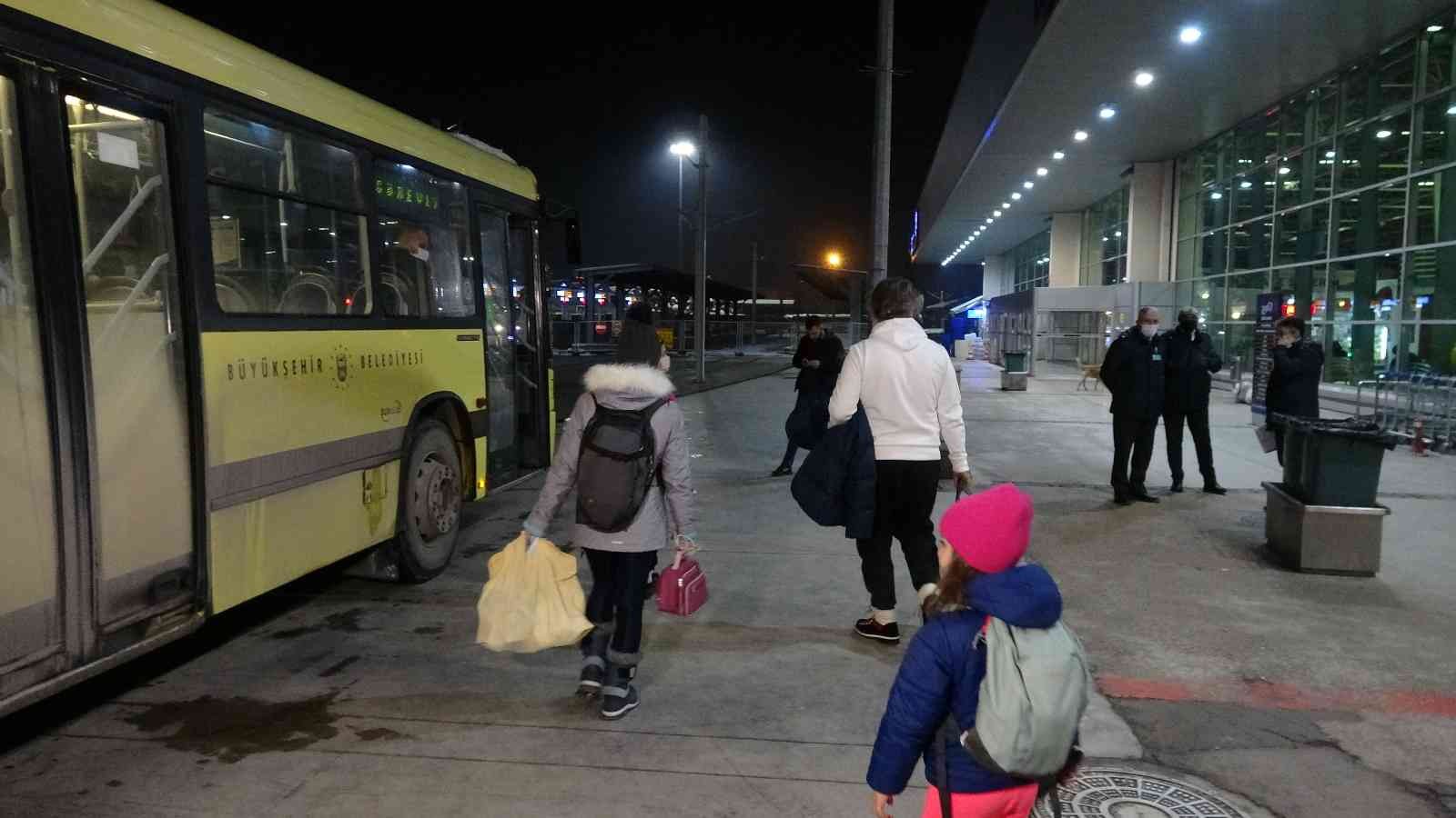 Bursa Terminalinde Mahsur Kalan Yolcular Kyk Yurtlarına Yerleştirildi