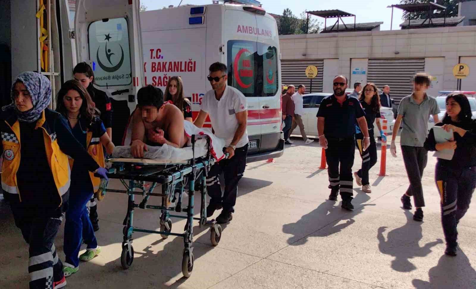 Bursada 17 Yaşındaki Genç Ağabeyini Bıçakladı