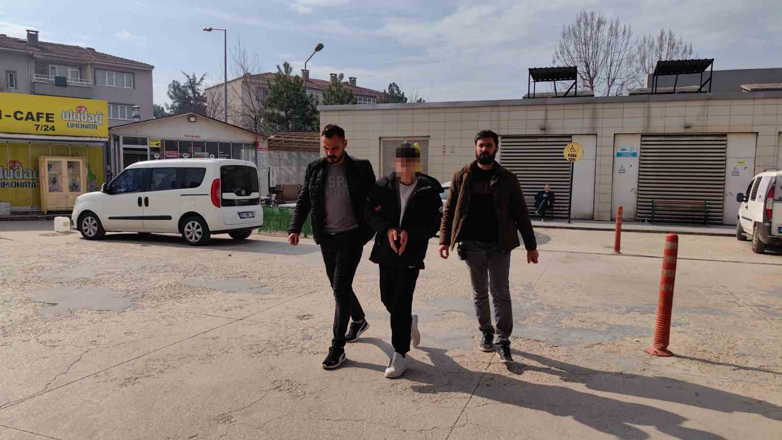 Bursada 18 Yaşındaki Genç, 3.5 Milyonluk Sazan Sarmalı Taktiğiyle Dolandırdı