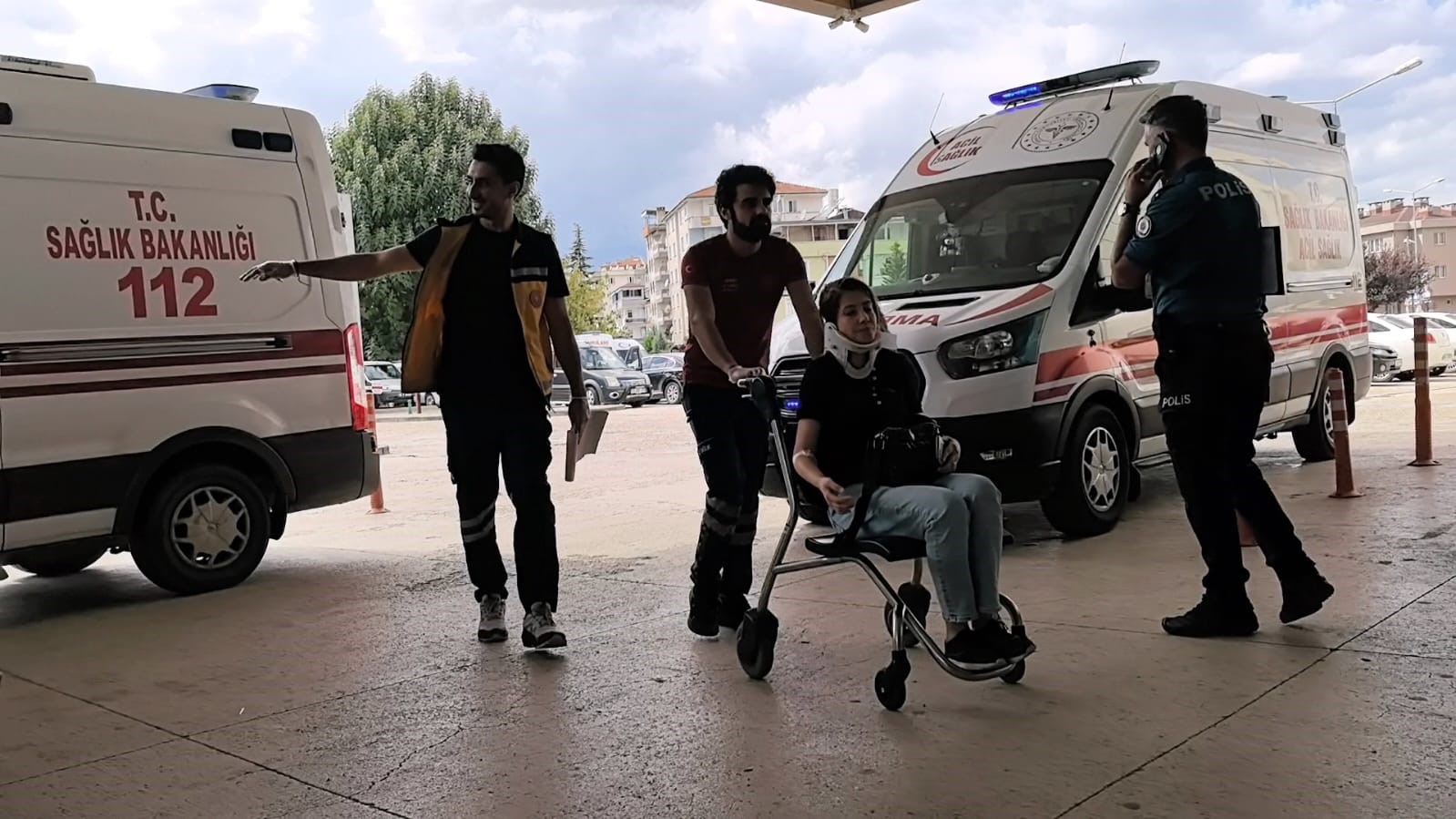 Bursada 2 Otomobil Kafa Kafaya Çarpıştı: 8 Yaralı