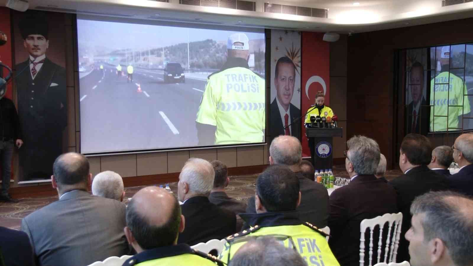 Bursada 20 İlin Trafik Birim Amirinin Katıldığı Bölge Değerlendirme Toplantısı Yapıldı
