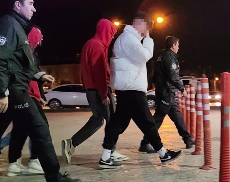 Bursada 3 Çocuk Eski Polis Memurunu Bıçakla Yaraladı