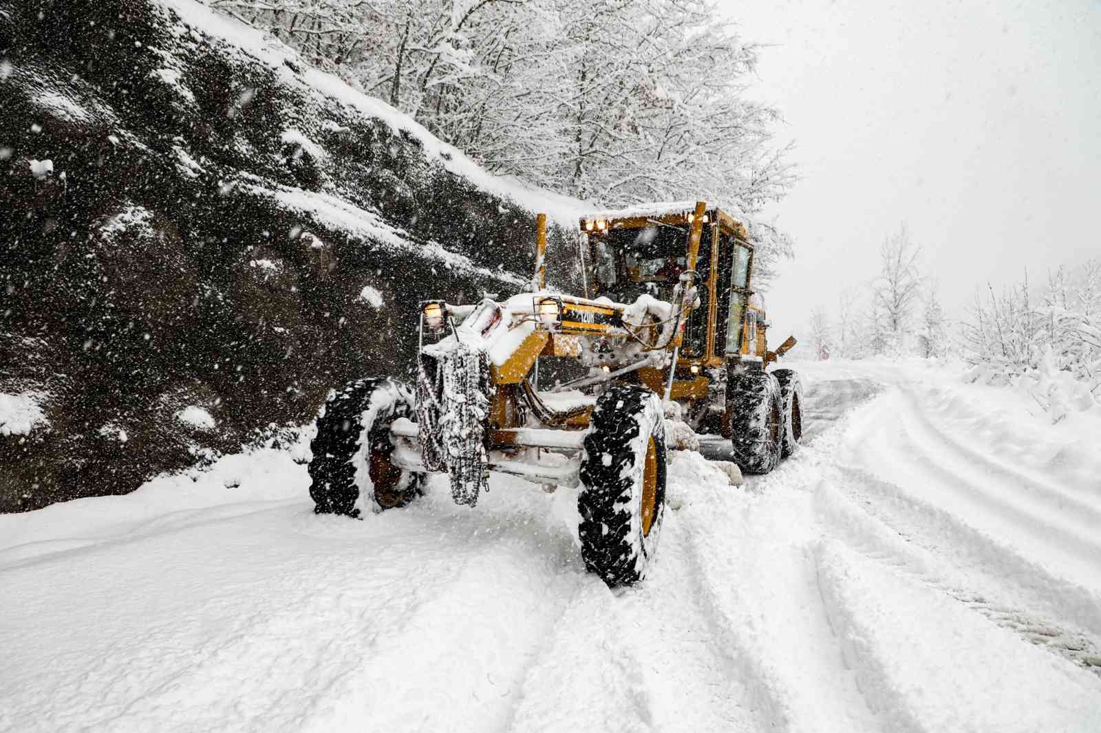 Bursada 36 Saatte 5 Bin 140 Kilometre Yol Kardan Temizlendi