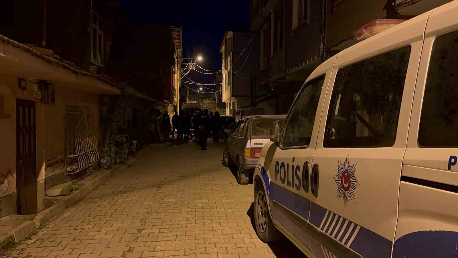 Bursada 41 Yaşındaki Adam Yalnız Yaşadığı Evinde Ölü Bulundu