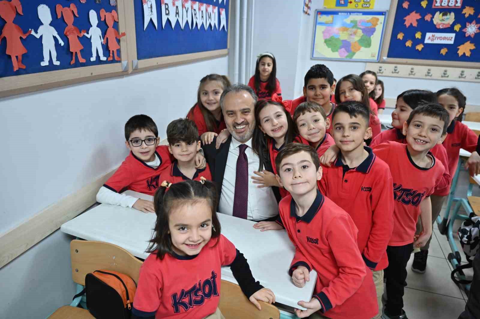 Bursada 795 Bin Öğrencinin Karne Sevinci