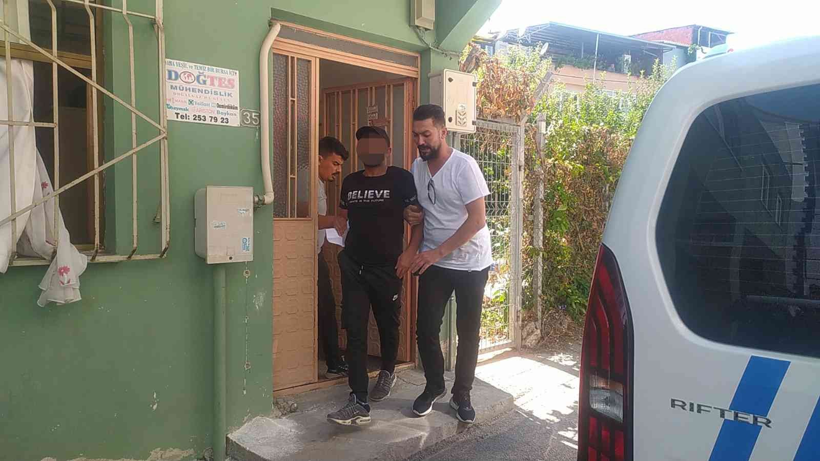 Bursada Ailesine Kızdı, Bıçakla Kendini Rehin Aldı