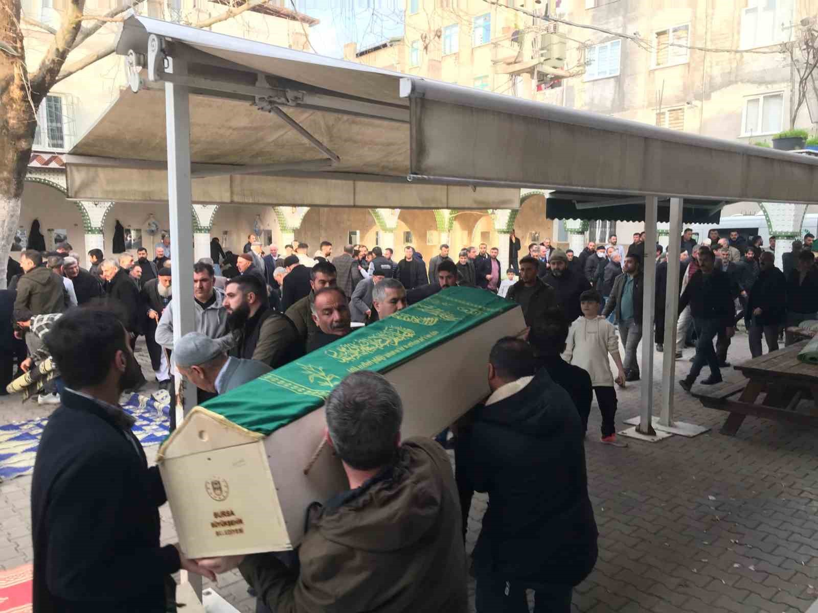 Bursada Ailesini Katleden Şahıs Adliyeye Sevk Edildi