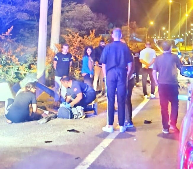 Bursada Akıl Almaz Kaza: Bariyerlere Ok Gibi Saplandı