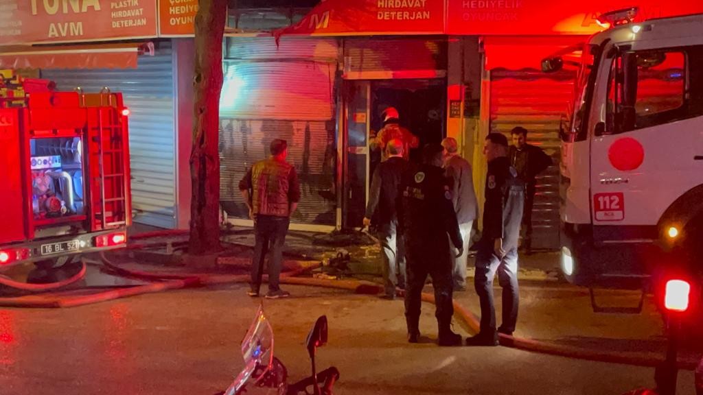 Bursada Alışveriş Merkezinde Çıkan Yangın Korkuttu