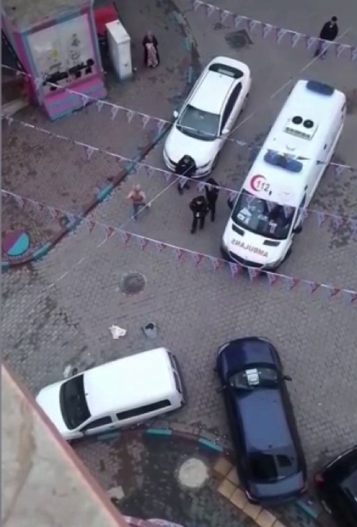 Bursada Alkollü Kadın Ambulansa Binmemek İçin Direndi