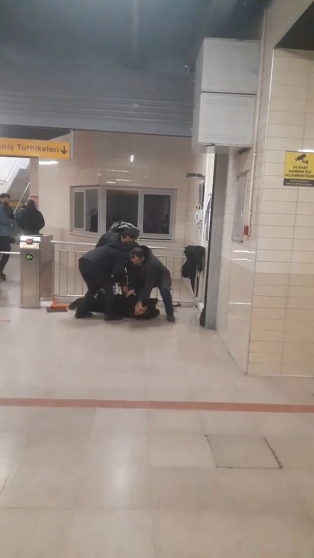 Bursa'da Alkollü Şahıs Güvenlik Görevlilerine Zorluk Çıkardı, Ters Kelepçe Yapıldı