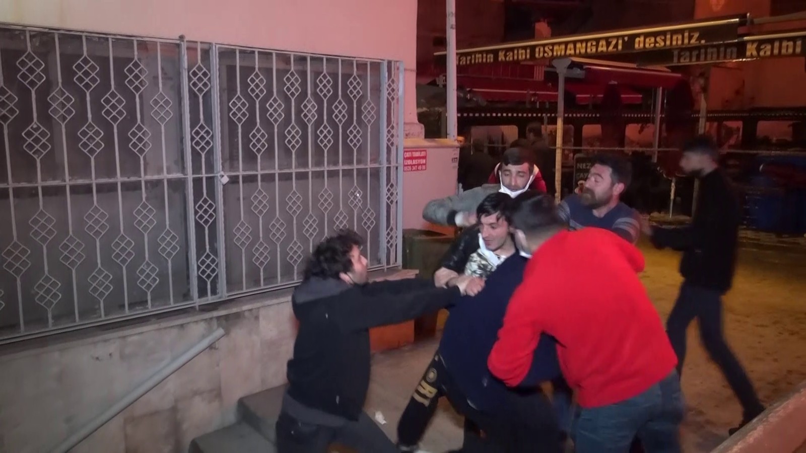 Bursada Antikacı Dükkanındaki Yangın Sırasında Büyük Kavga