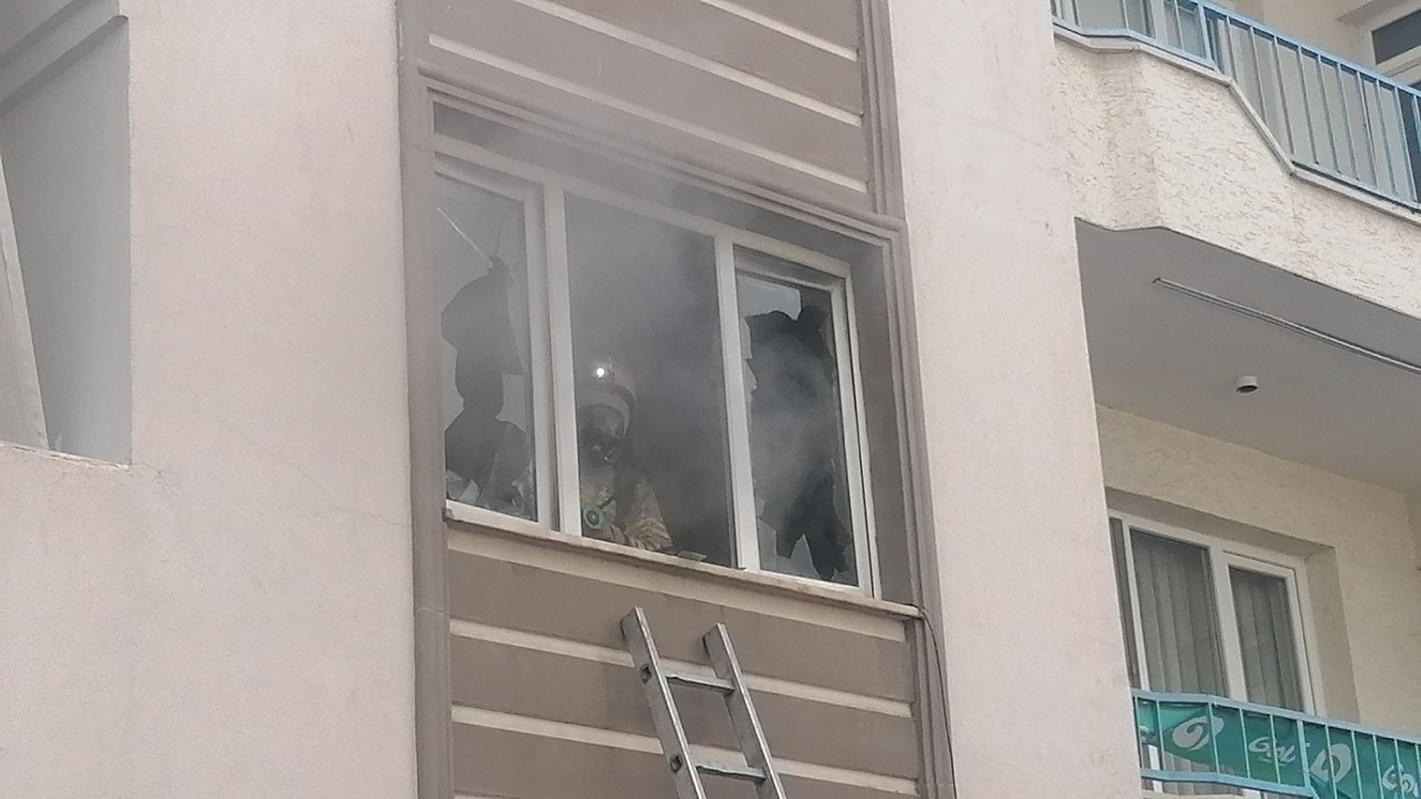 Bursada Apartmanda Korkutan Yangın