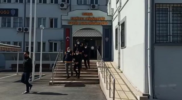 Bursada Araç Fareleri Kovalamaca Sonucu Yakayı Ele Verdi